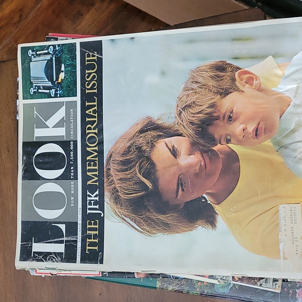 LOOK Magazine  - The JFK Memorial Issue 11/17/64